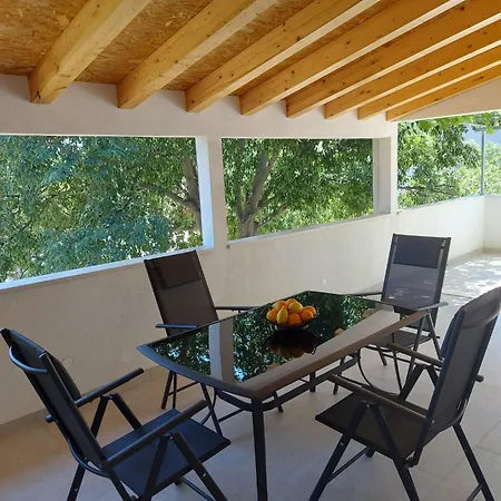 Dora Tatil Evi Sutivan